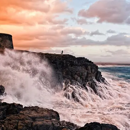 Apartment On The Beach *